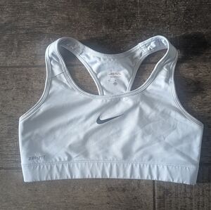 Nike pro sports bra